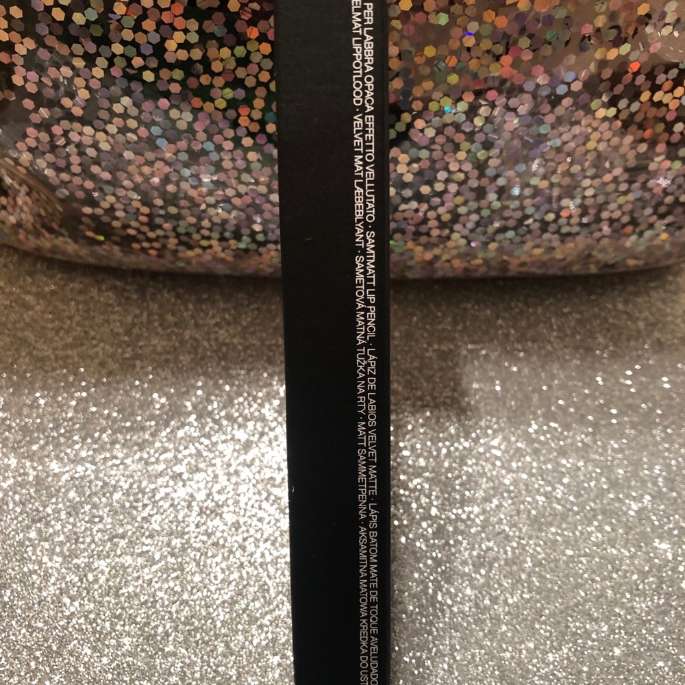 BNIB! NARS Velvet Matte Lip Pencil Famous Red 2489 - Picture 8 of 8